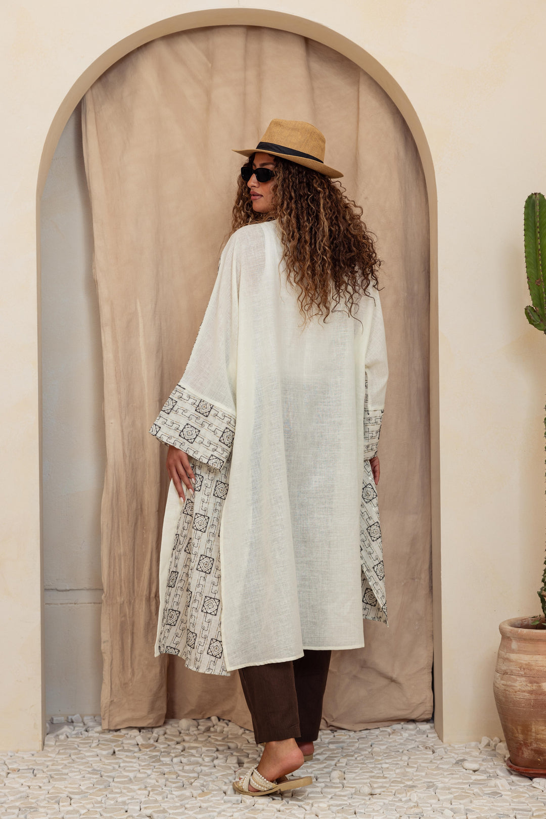 Embroidery white kimono