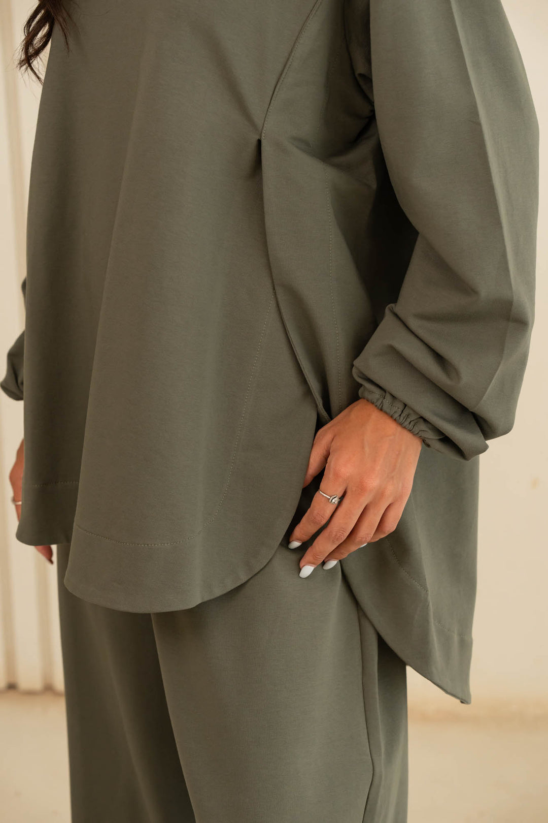 curved set- olive