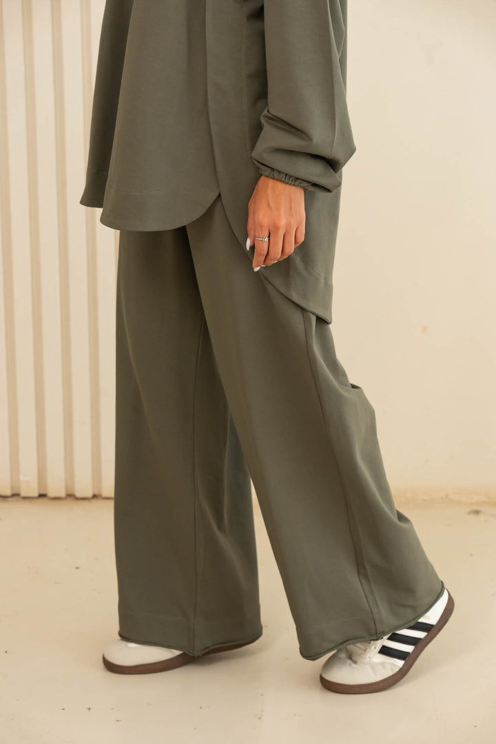 curved set- olive