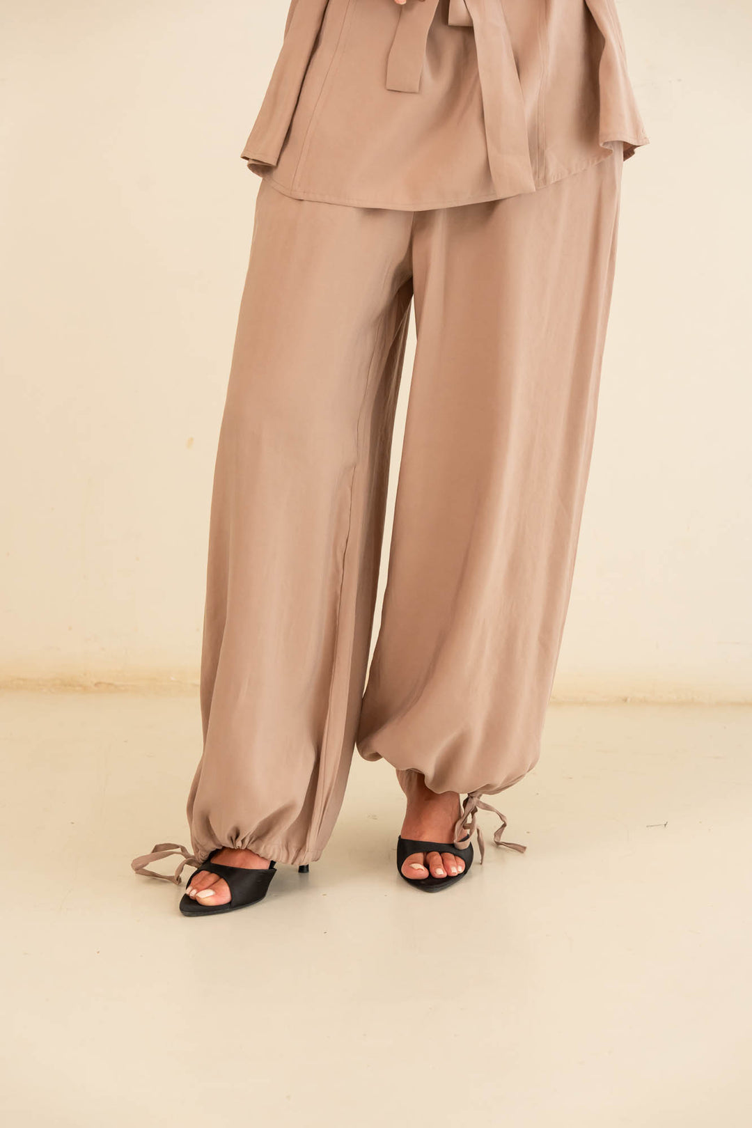 Button collar set- beige