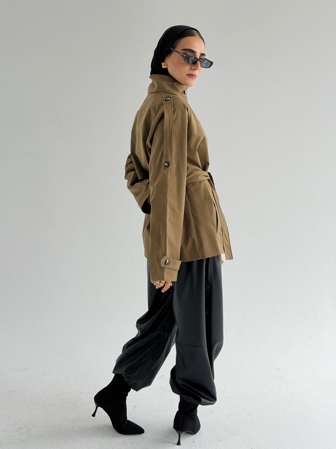 Gabardine Short trench coat
- brown