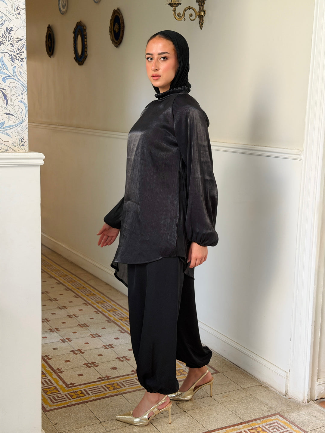 Ivory top - black