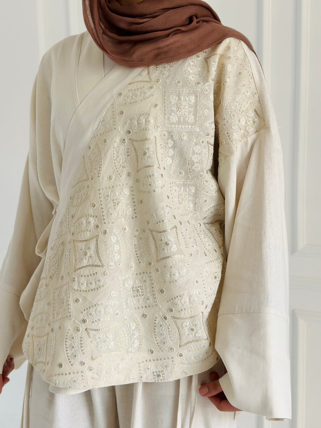 Embroidery Curved top - offwhite