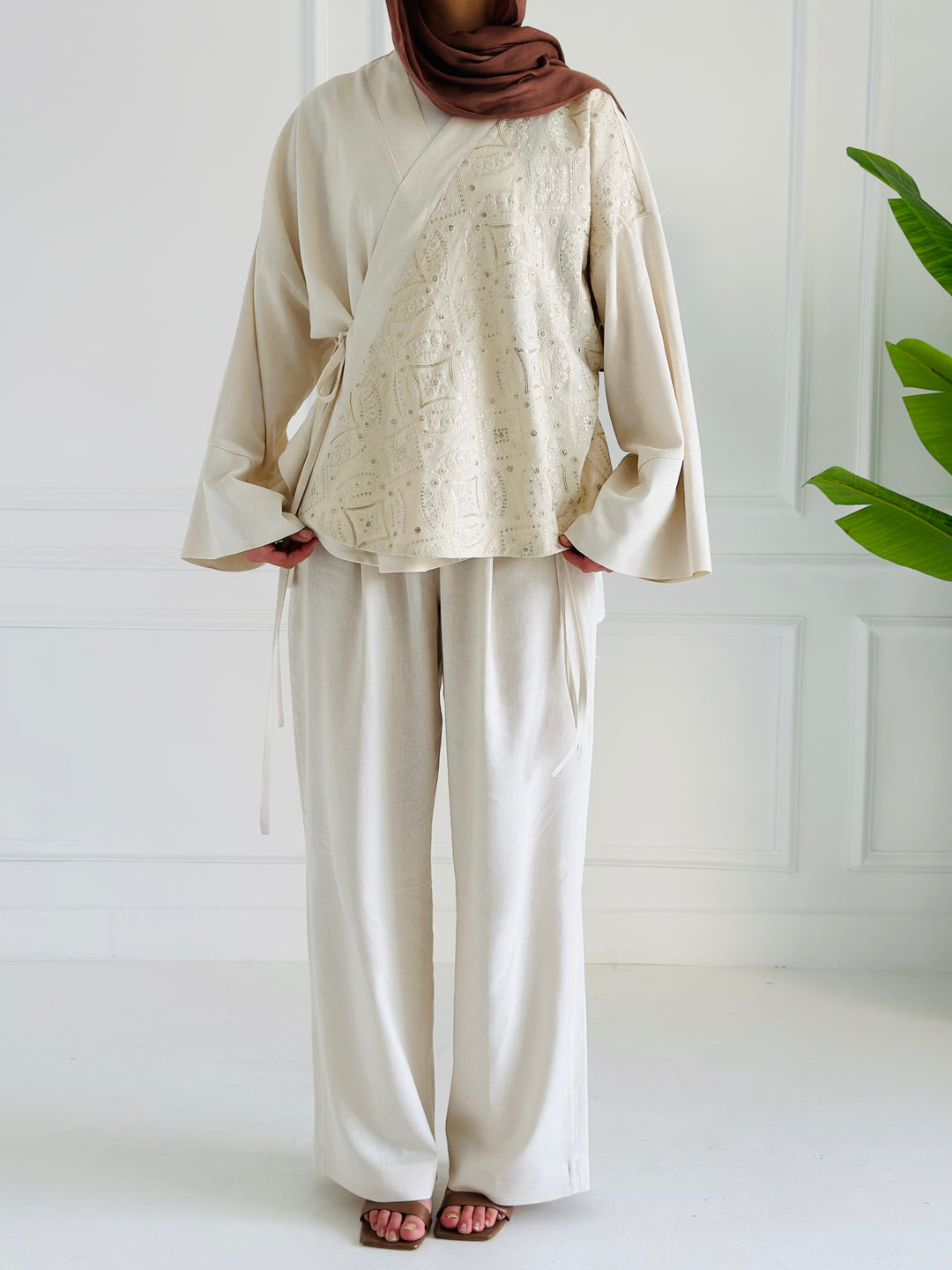 Embroidery Curved top - offwhite