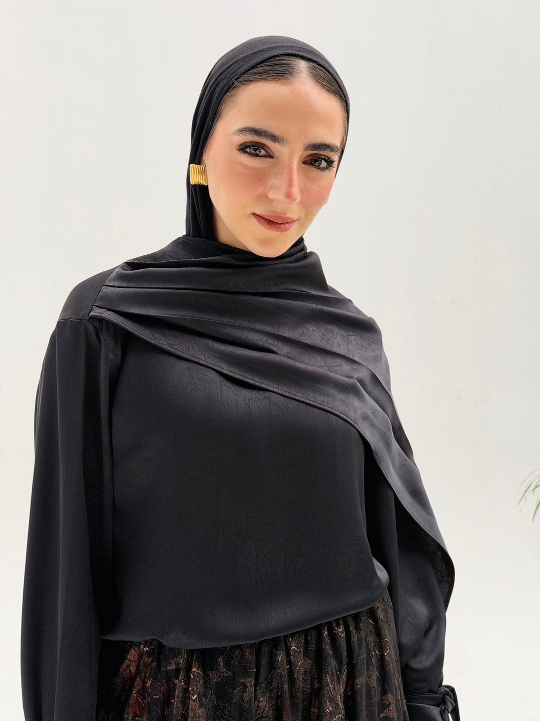 Shall scarve top- black