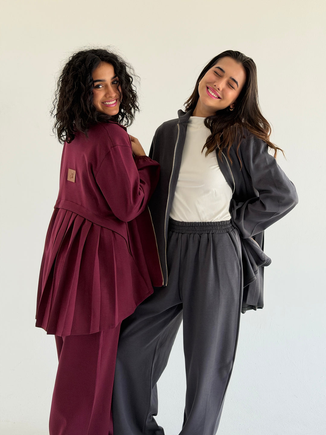 Pleated back set -burgundy