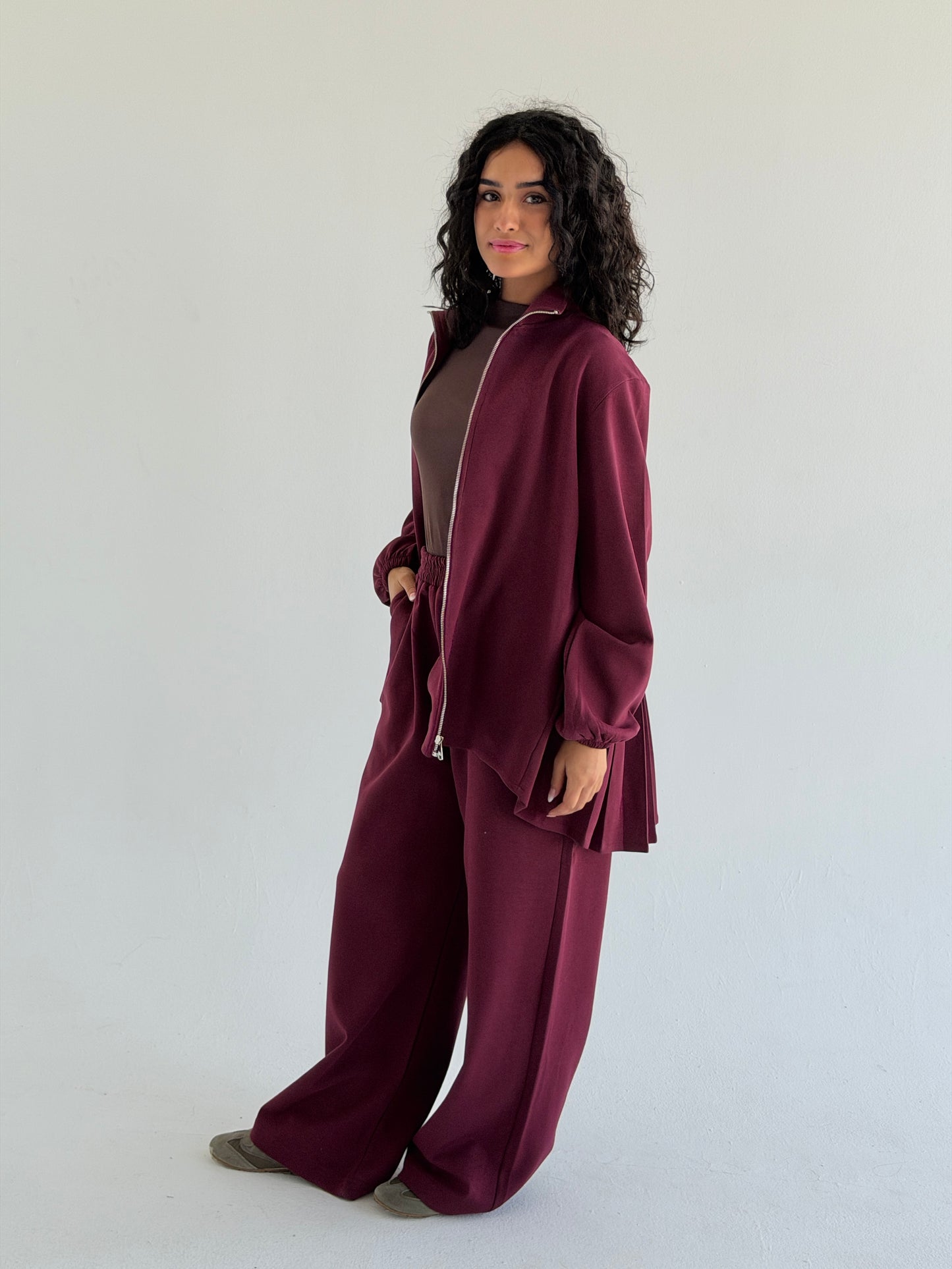 Pleated back set -burgundy