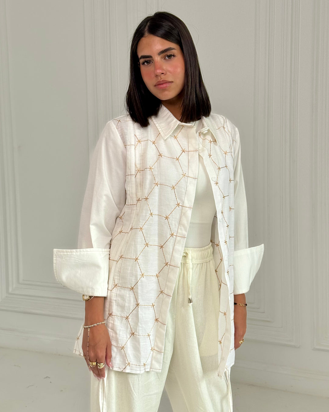 Basic Embroidery white shirt